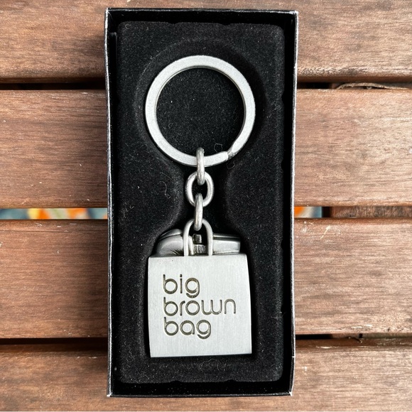 Bloomingdale's Silver Keychain still in the box - Picture 1 of 3